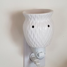 Scentsy Crinkle White Nightlight Wall Plug In Mini Wax Warmer Rotates Retired - $10.95