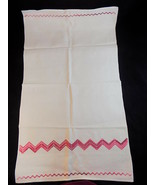 Vntage TABLE LINEN  RECTANGULAR WHITE W/ RED EMBROIDERY DESIGN  17.25&quot;x16&quot; - $155.05 MXN