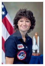 Sally Ride First Female Nasa Astronaut In Space Shuttle Challenger 4X6 Photo - £8.20 GBP