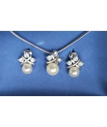 Avon Pearlesque and Crystal Gift Set Clip on Earrings &amp; Necklace in Box /24 - £19.58 GBP