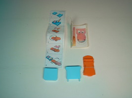 KINDER - K03 42 Snapping hippo + paper + sticker - Surprise egg - $1.50