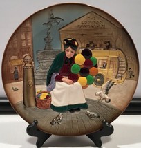 Royal Doulton The Old Balloon Seller Collectors Plate, D6649, England, 9-7/8&quot; - £46.57 GBP