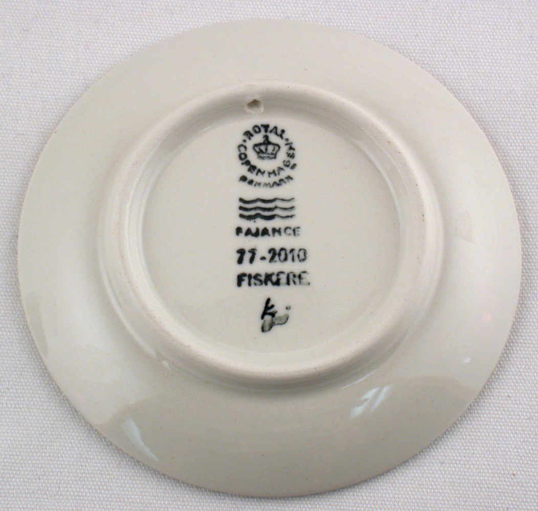 Royal Copenhagen Plaquette 77-2010 Fiskere Mini Plate Butter Pat Item image 2