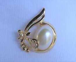 Vtg Gold Tone Metal Faux Pearl Pin Brooch Womens Costume Jewelry 1-7/8&quot; ... - £4.74 GBP