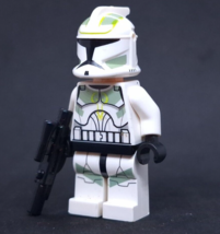 Lego Star Wars Phase 1 Clone Trooper - Sand Green &amp; Lime 7913 Minifigure - $13.03