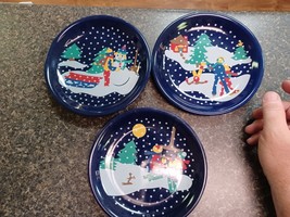 Lillian Vernon Christmas 7 1/2&quot; Blue plates Set 3 Snow Scenes Winter  1989 - $507.86 MXN