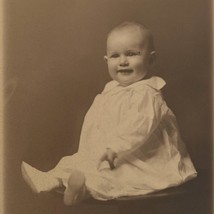 Cabinet Card Black &amp; White B&amp;W Photograph Smiling Baby - £19.82 GBP