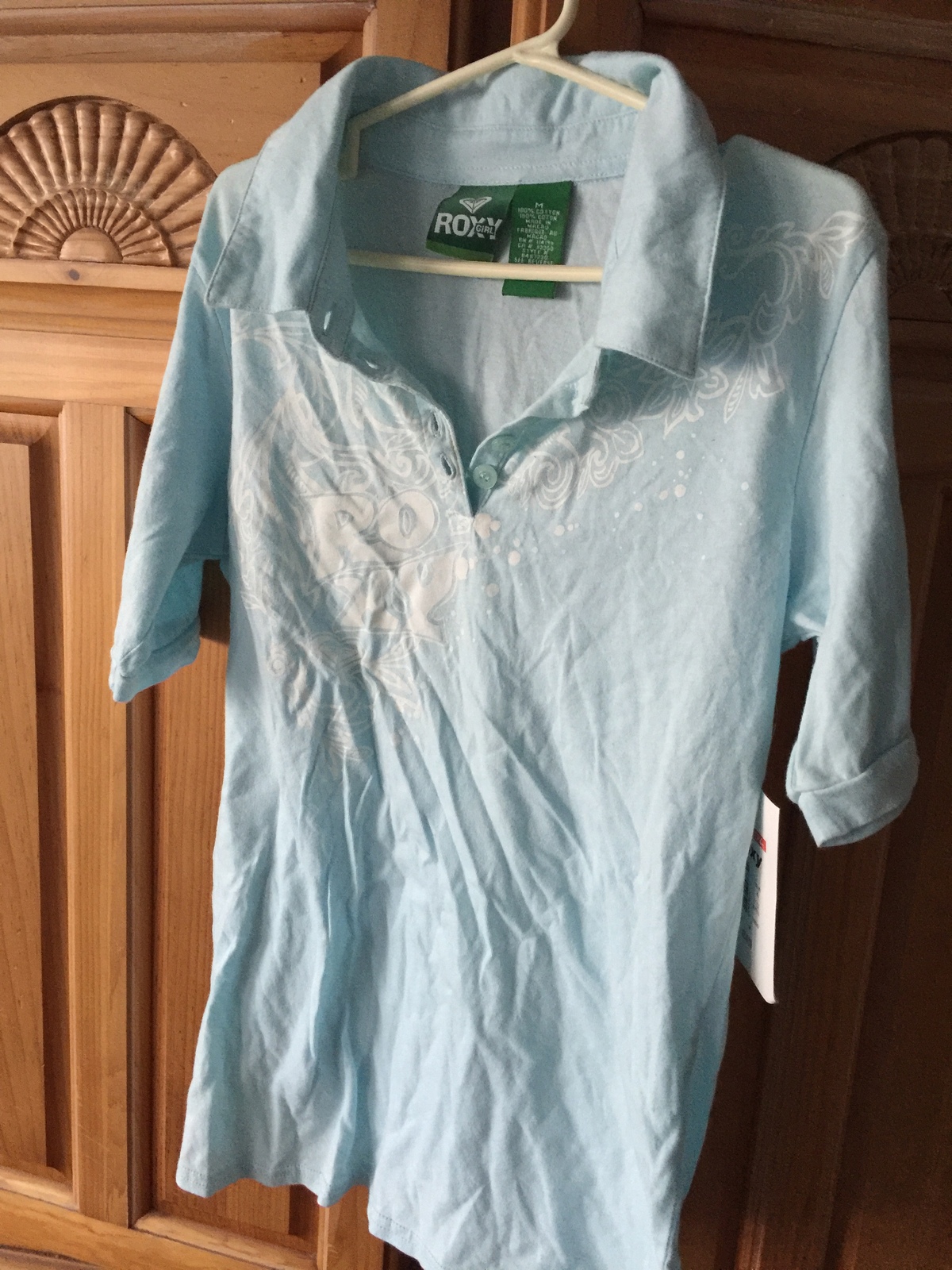 roxy girl short sleeve blue print shirt with small pocket on sleeve size medium - $18.99