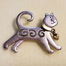 Distressed Silver Tone Cat Brooch With A Gold Tone Collar And Heart Charm - £11.96 GBP