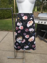 T. Tahari Black Floral Scuba Straight Skirt M - $14.99