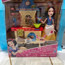2016 Disney Princess Stir n Bake Kitchen Snow White - $17.82