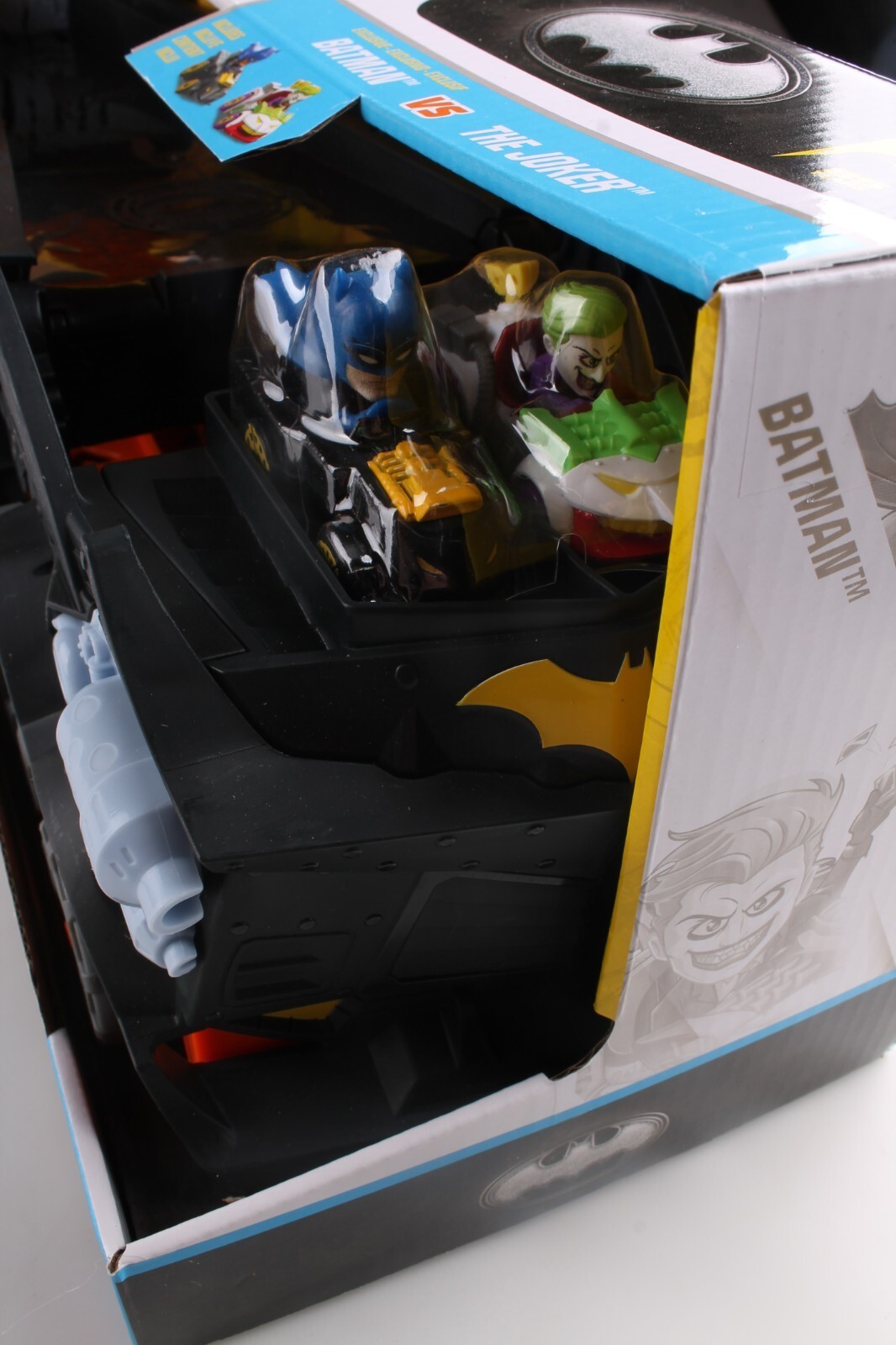 Hot Wheels RacerVerse Batman’s Escape Chase Vehicle Transforms into 3-Ln Raceway Item image 3
