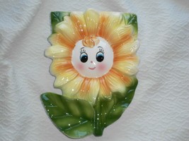 Smiling SUNFLOWER WALL POCKET 8.25&quot; Anthropomorphic 1960s - $83.00