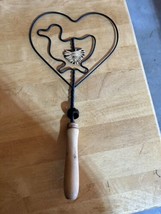 Vintage Rug Beater Duck Chicken Heart Twisted Black Wire Wood Handle 14&quot; x 7&quot;. - £13.30 GBP