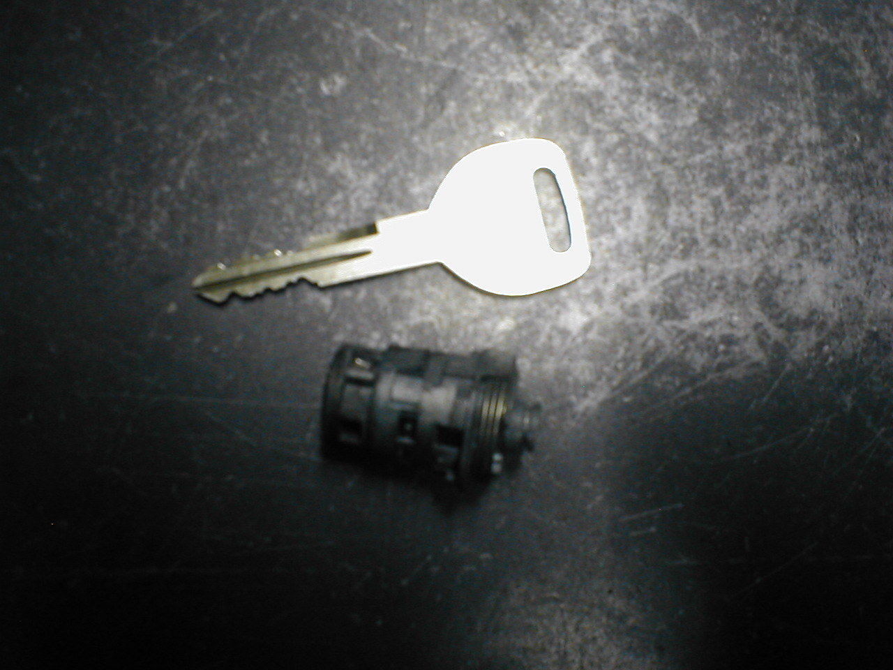 1990-1993 HONDA ACCORD KEY AND DOOR LOCK CYLINDER FITS DRIVER SIDE - $14.85