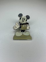 Disney Mickey Mouse Cast Exclusive Authentic Trading Pin 2009 Standing H... - £7.93 GBP