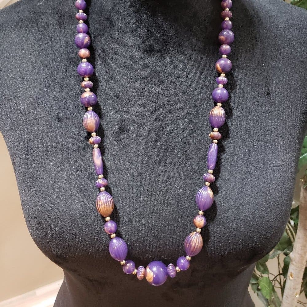 Womens Fashions Avon Purple Large Faceted Beaded Large Necklace w/ Spring Clasp - £21.05 GBP