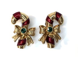 Avon Christmas Candy Cane Earrings Gold Tone Green Rhinestone Bow Accent 3/4&quot; - £7.99 GBP