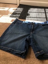 Gloria Vanderbilt Women&#39;s Blue Jean Shorts Zip Button Perfect Fit Size 22  - £26.33 GBP