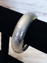 Vintage Bracelet / Bangle Silver Tone with Pattern Design 8.25&quot; - £11.14 GBP