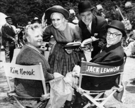 The Notorious Landlady on set Jack Lemmon &amp; father Kim Novak &amp; mother 8x10 photo - £7.79 GBP
