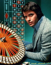 Robert Urich by roulette and blackjack table pose for Vegas TV series 8x10 photo - £9.43 GBP