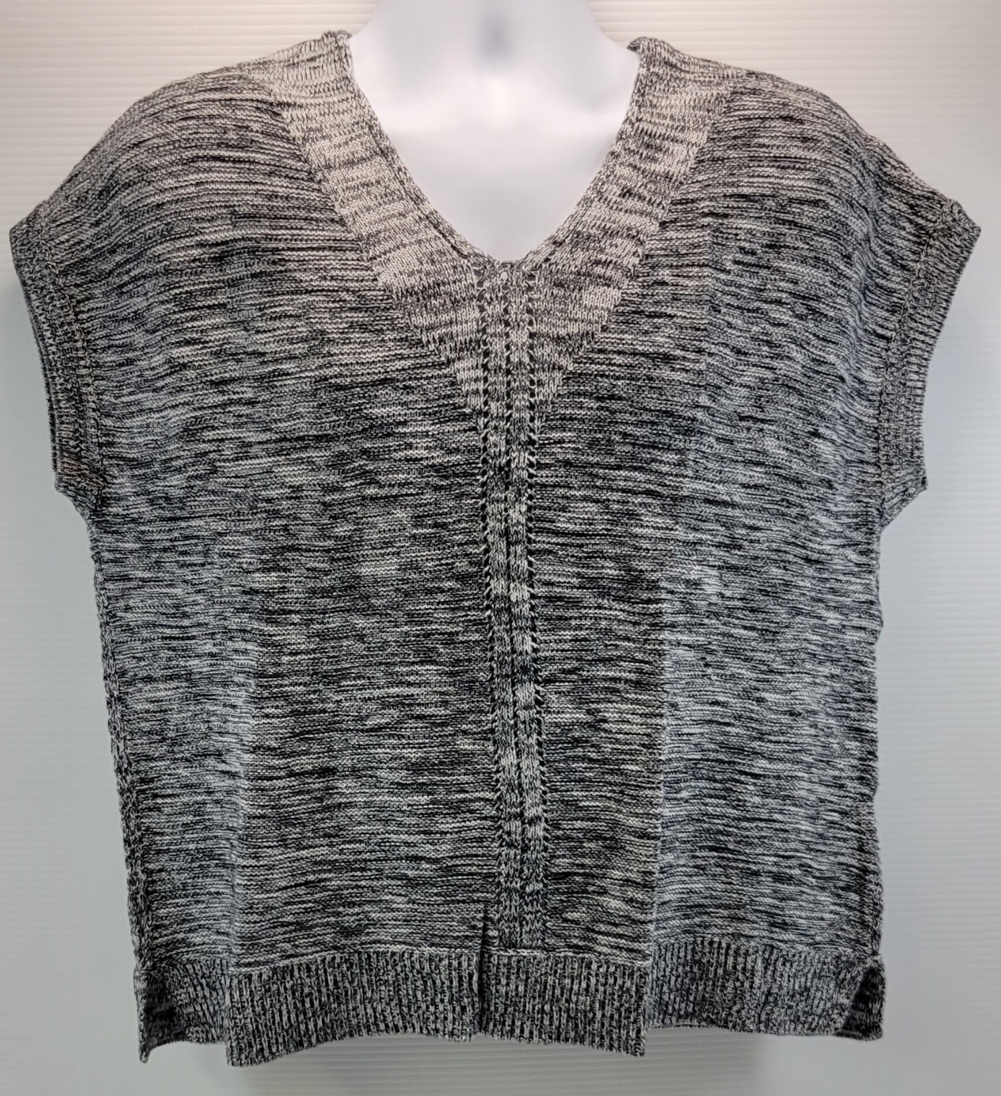 L) Croft &amp; Barrow Woman Black White Sleeveless Sweater Vest XL - $19.79