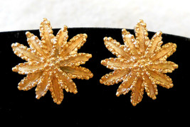 Textured Star Flower Clip On Earrings Hypo Allergenic Nickel Free ✿ 70s Vintage  - £23.70 GBP
