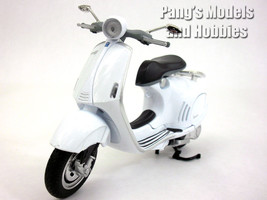 Vespa 946 1/12 Scale Die-cast Metal Model by NewRay - White - £19.77 GBP