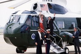 President Ronald Reagan and Nancy board Marine One helicopter 1985 Photo Print - £7.04 GBP+