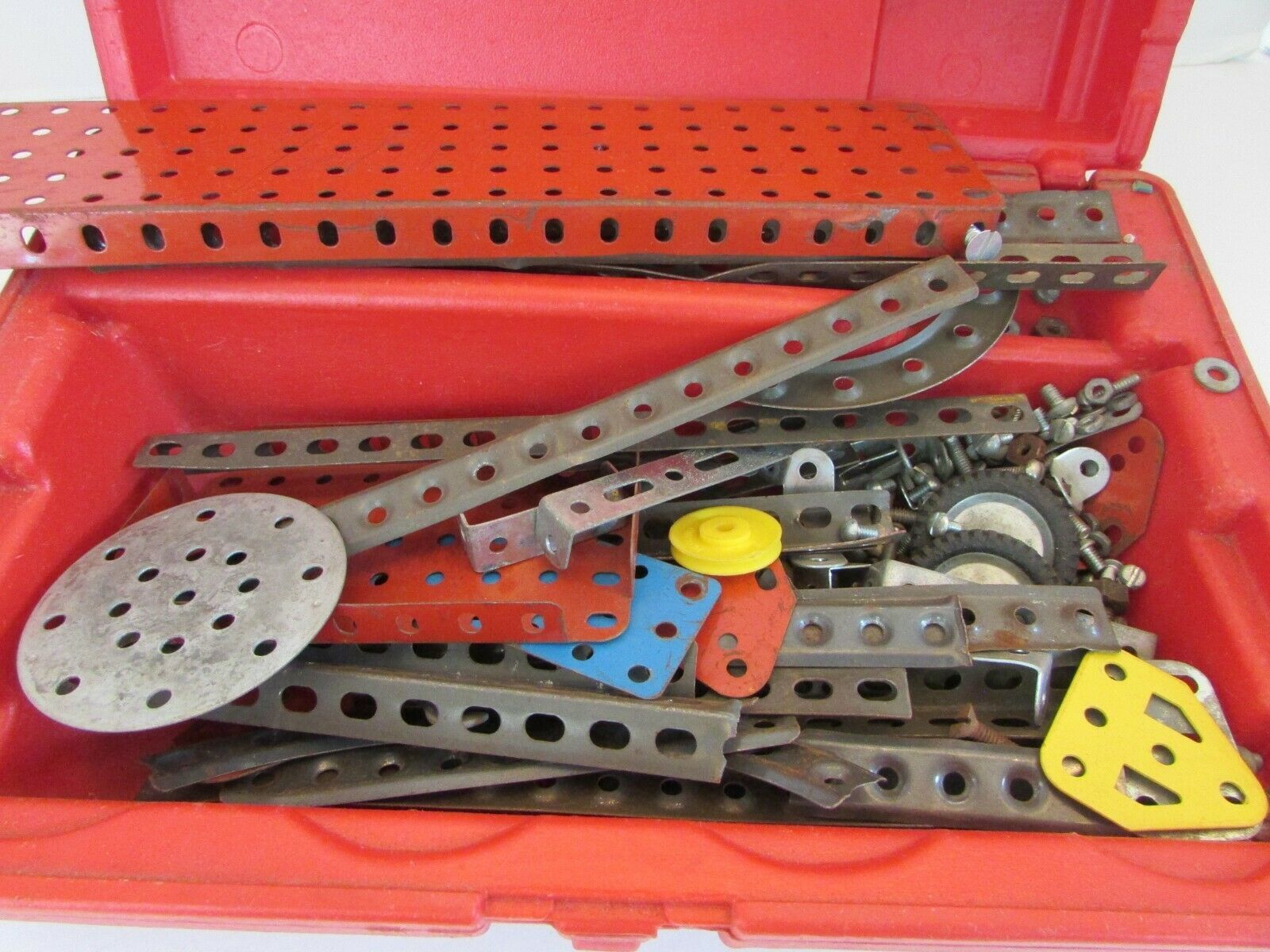 VTG 1970'S GILBERT ERECTOR SET WITH RED CARRY CASE ASST PARTS  USED  L2 - $32.55