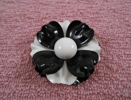 VINTAGE ENAMEL FLOWER PIN ~ BROOCH - £7.71 GBP