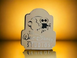 Disney Pin Trading, The Walt Disney Studios, Mickey with Camera  2001 Pin - £8.81 GBP