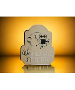 Disney Pin Trading, The Walt Disney Studios, Mickey with Camera  2001 Pin - $212.86 MXN
