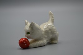 Goebel Figure CK364 5/0 Cat White Kitten Red Ball Green Eyes Vtg Germany - $19.34