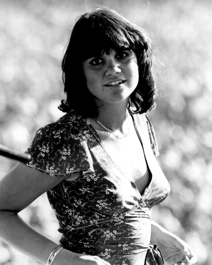 Linda Ronstadt 1970&#39;s in concert pose 24X36 Poster - $29.00