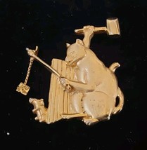 Vintage JJ Brushed Gold Cat Mouse Cheese Trap Hammer Pin Brooch 2&quot; - $16.70