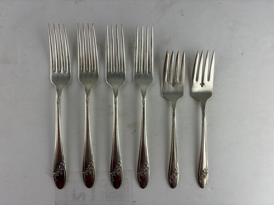 Tudor Plate Oneida Community Queen Bess 4 Dinner Forks and 2 Salad Forks - $14.01