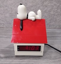 Vintage Snoopy Digital Alarm Clock, 1966 Salton, Doghouse, P EAN Uts. Works! - £28.17 GBP