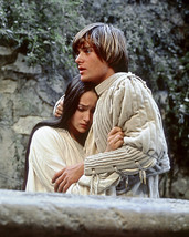 Olivia Hussey and Leonard Whiting in Romeo and Juliet embracing 16x20 Canvas - £56.29 GBP
