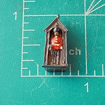 Vintage Sterling Silver Queens Guard Standing At Attention In Guard House Charm - £23.50 GBP