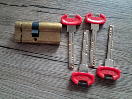 Kinglock High Security Lock /Rare Lock /With 4 Keys/Locksport - $32.45