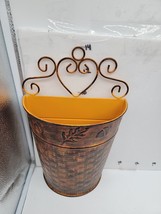 Wall Pocket Hanging Metal Planter Flower Pot Holder - $18.91 CAD