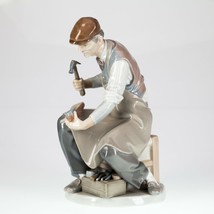 Lladro &quot;Cobbler&quot; #4853 Nice Porcelain Figure Shoemaker Retired! Minor repair - £285.75 GBP