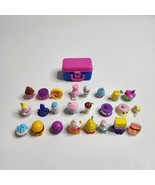 Lot of 25 Shopkins Figures &amp; Chest - $363.19 MXN