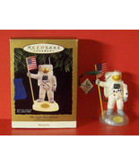 Hallmark Keepsake Ornament 1994 Neil Armstrong A4 - $27.43 CAD