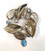 Vtg Catholic Miraculous Mary Blue Enamel &amp; Rhinestone Leaf Wreath Medal Pin - £15.15 GBP