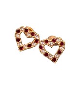 Heart-Shaped Gold Tone Stud Earrings With Red &amp; Clear Gemstones Avon - $271.61 MXN