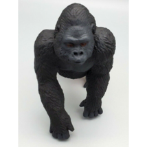 282829 Lowland Gorilla Wildlife Figure Safari Ltd 2005 Animal Toy 4&quot;L w/Tag - £9.35 GBP