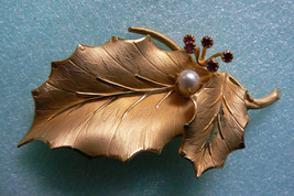 VTG IPS 1/20 12KT GF WHITE PEARL FAUX TWO LEAF RUBY CRYSTAL PIN BROOCH - $23.76